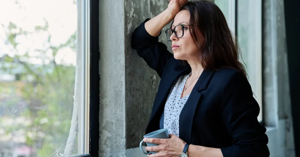 Soledad en la cima del emprendimiento y salud mental directiva con la Mtra. Erika Torrano